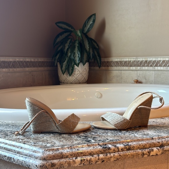 Raye - Picture 5 of 8